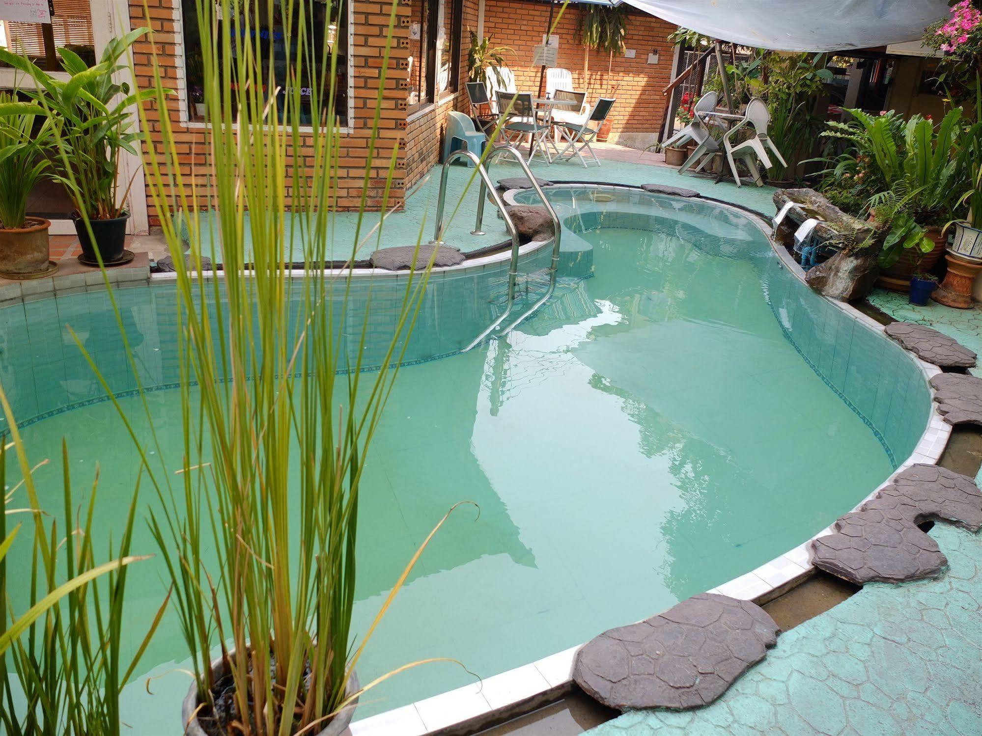 Boonmee Guest House Chiang Mai Exterior photo