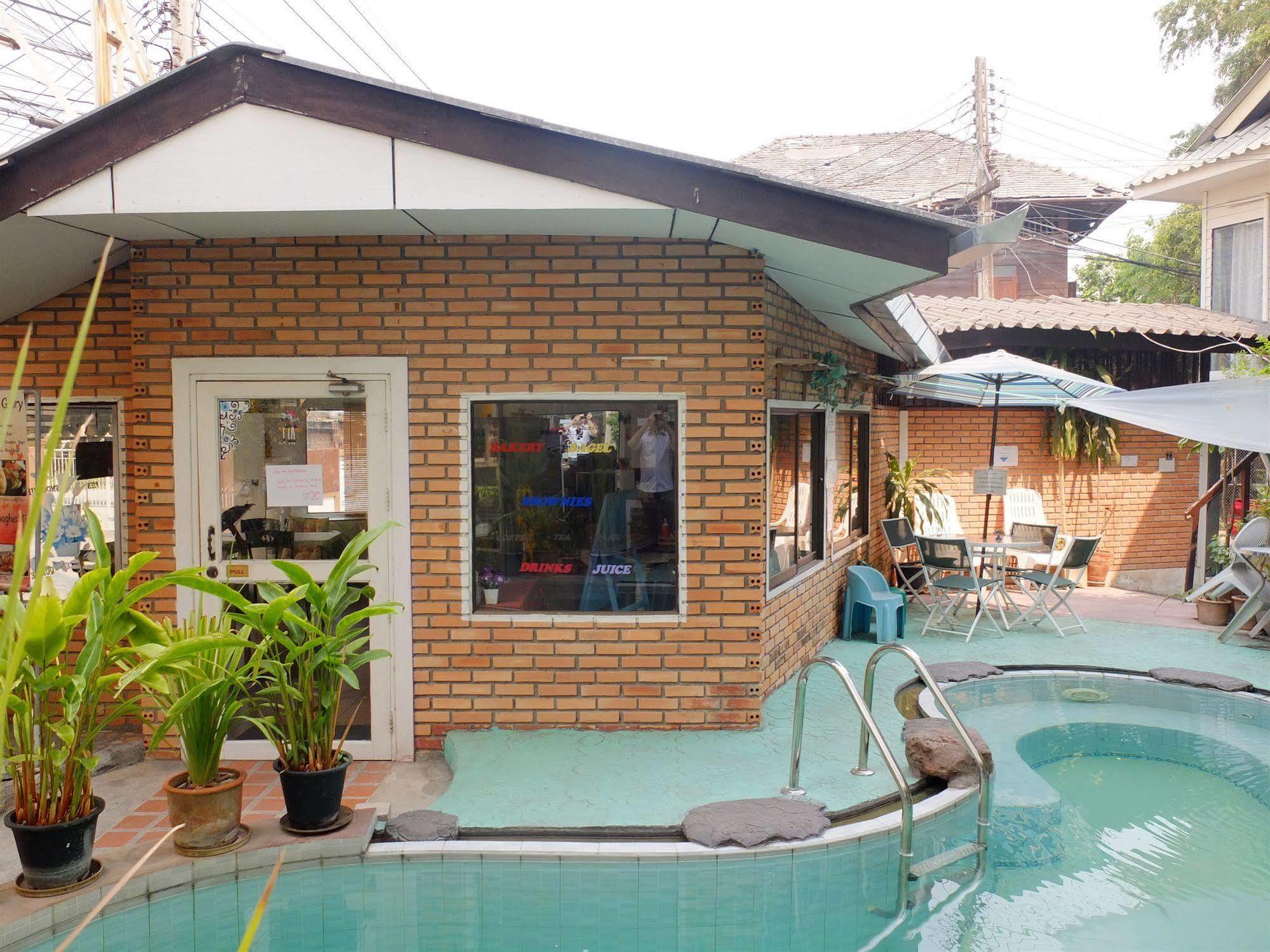 Boonmee Guest House Chiang Mai Exterior photo